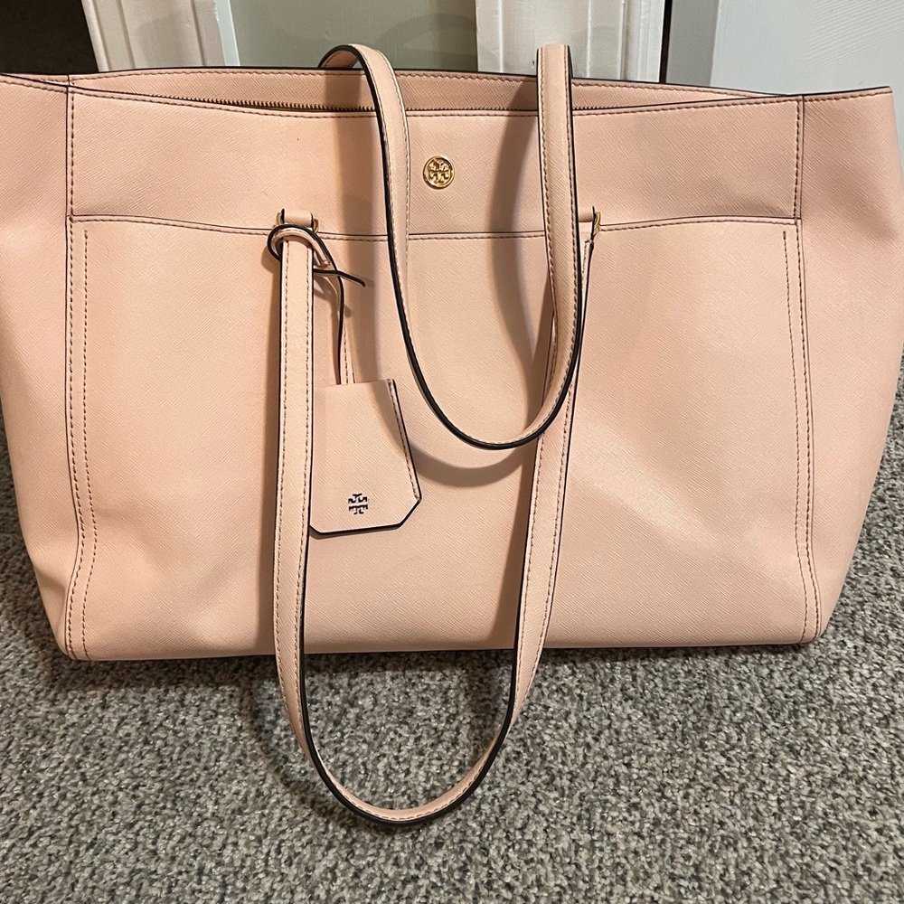 NWT Tory Burch Apricot Robinson Tote Bag with Structured Design
